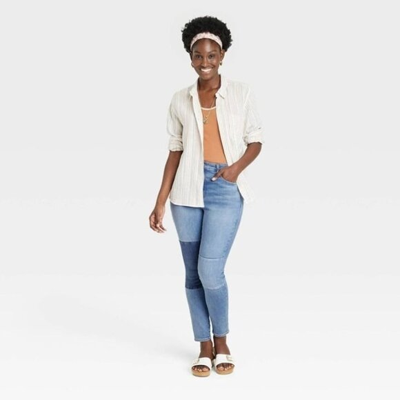 Universal Thread Women's High-Rise Skinny Patched Jeans Blue Denim 4 - Picture 3 of 7